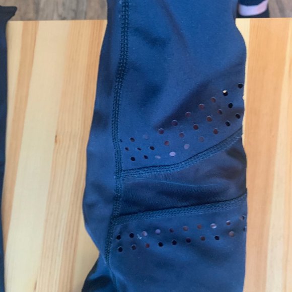 Kady Luxe Set including Leggings and Sports Bra - Picture 3 of 4